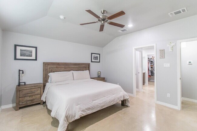 Building Photo - "Charming 3-Bedroom Retreat with 2 Baths and 1,760 Sq Ft of Comfort in Copperas Cove!"