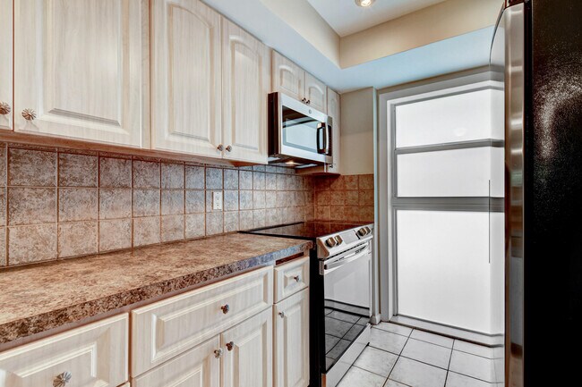 Building Photo - 1200 SW 12th Ct