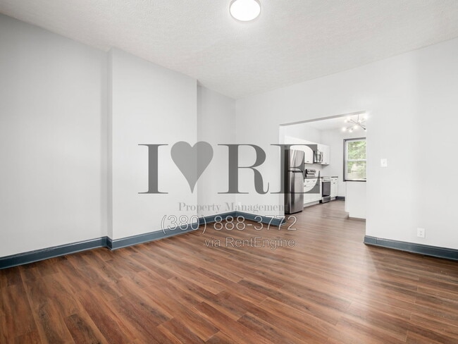 Building Photo - 806 Sullivant Ave