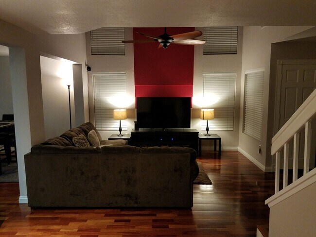 Building Photo - Gorgeous 3 Bed, 2.5 Bath Townhome In Ranch...
