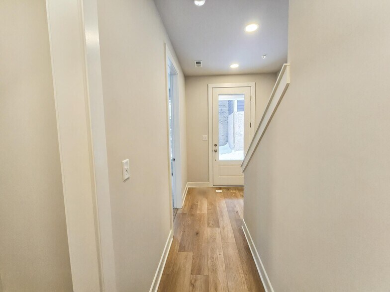 Building Photo - 305 Frederick Way