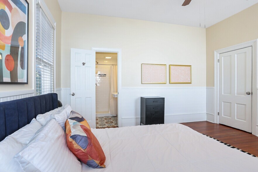 Building Photo - 303 W Park Ave