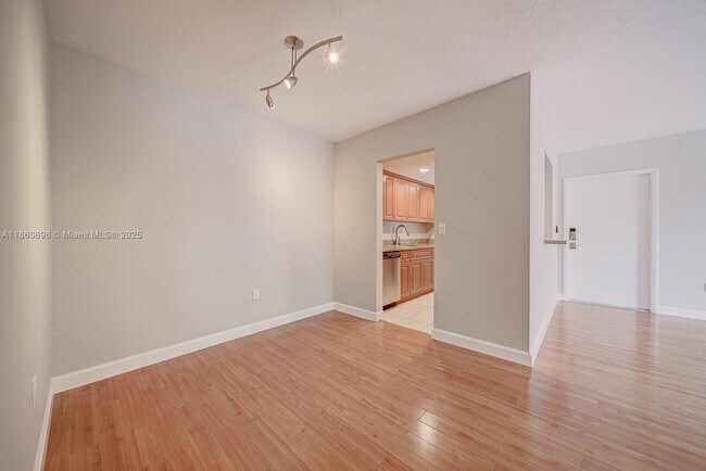 Building Photo - 13872 SW 90th Ave