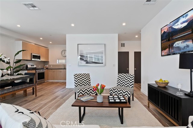 Building Photo - 13538 Vanowen St