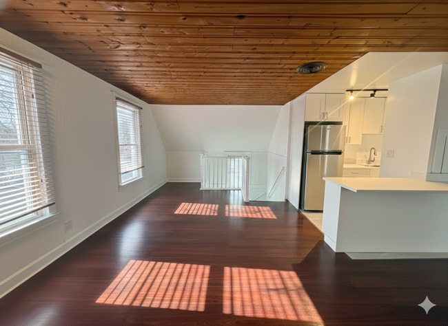 Building Photo - 7635 W Foster Ave