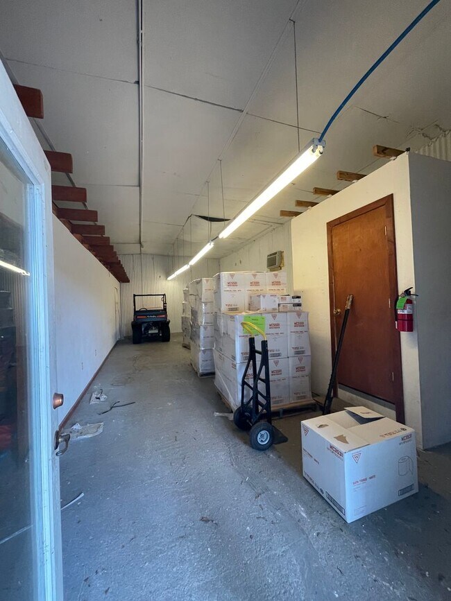 Building Photo - 1910 FM 2673 (SHOP)