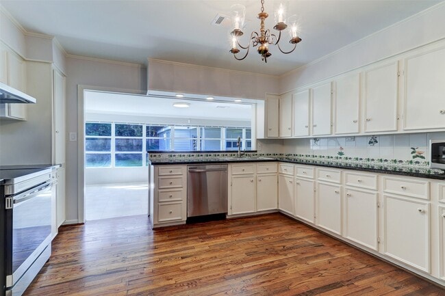Building Photo - 4515 Oakshire Dr