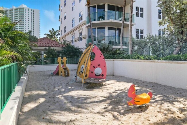 Building Photo - 20000 E Country Club Dr