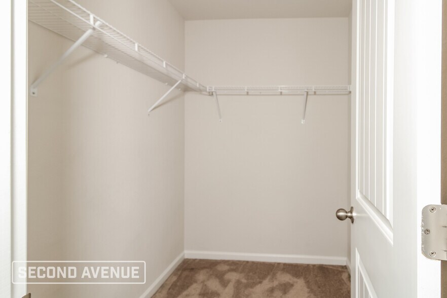 Building Photo - 411 Misty Knl Dr