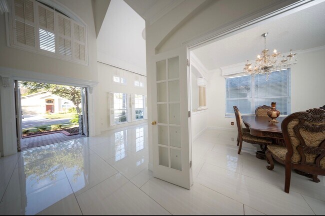 Building Photo - 5456 Los Palma Vista Dr