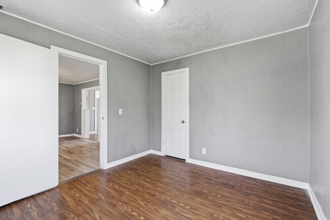 Building Photo - 3 Bedroom | 1 Bathroom Home | PET FRIENDLY!