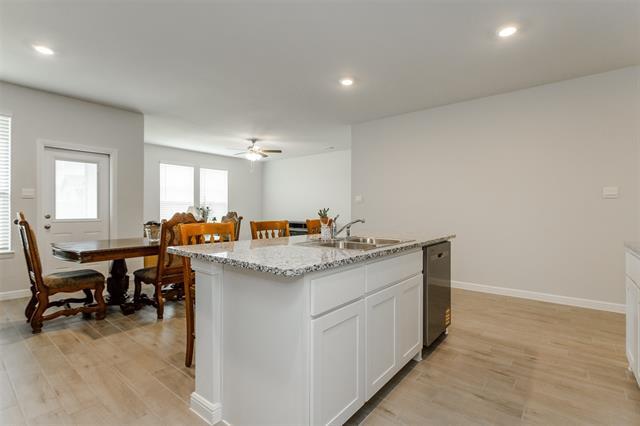 Building Photo - 960 Traction Trl