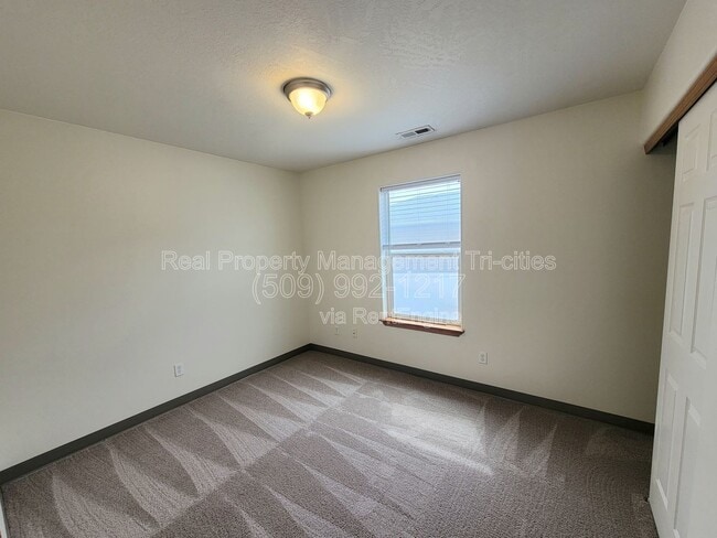 Building Photo - 6321 Thistledown Dr