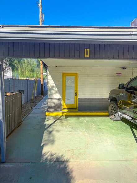 Building Photo - 2737 E Glenrosa Ave