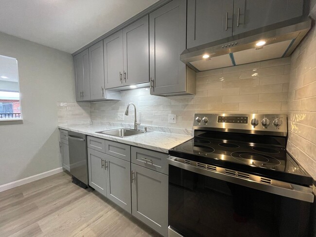 Building Photo - Renovated 2-Bedroom Condo with Balcony, Po...