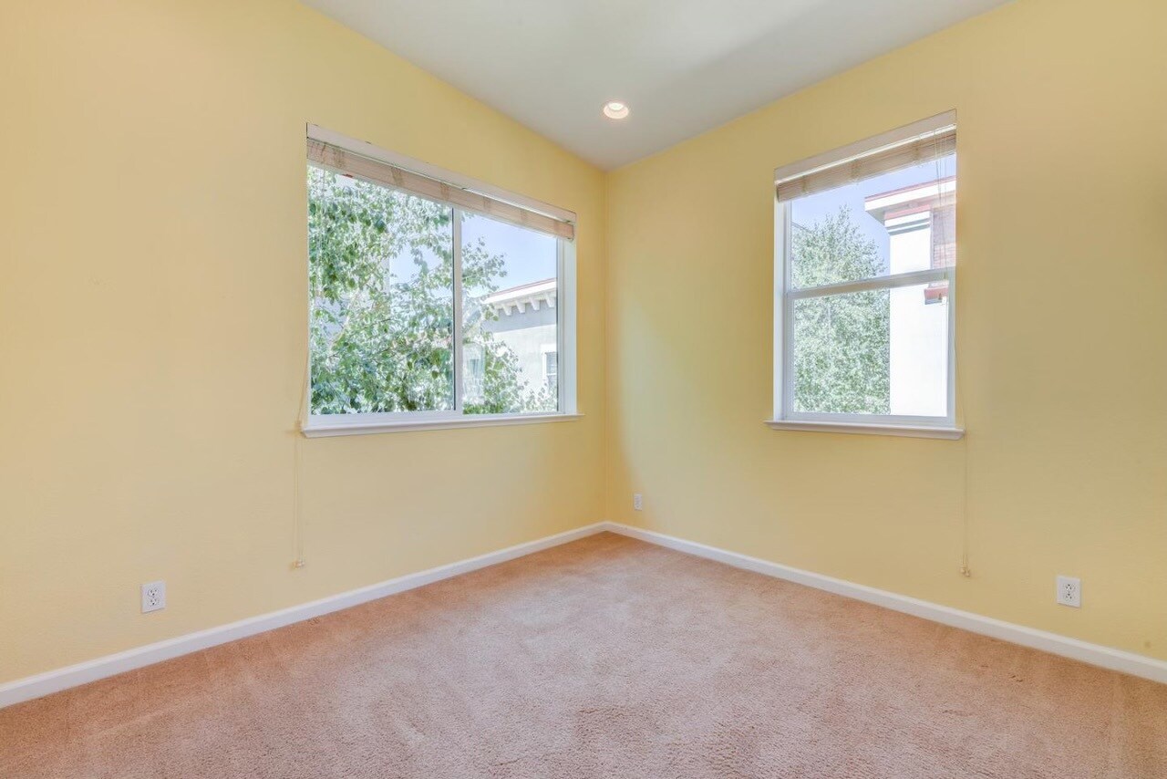 Building Photo - 6541 Bantry Bay St