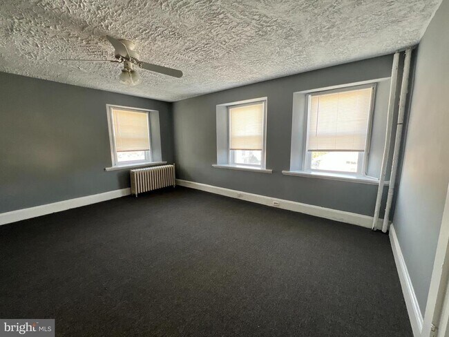 Building Photo - 502 S Main St