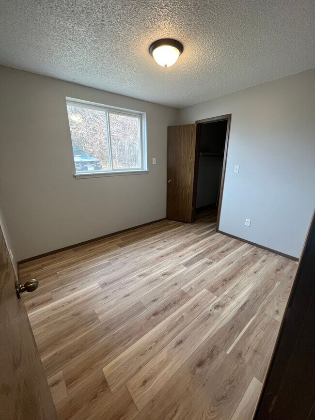 Interior Photo - 3684 W 4th St