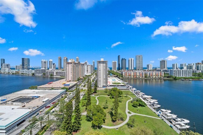 Building Photo - 290 174th St St