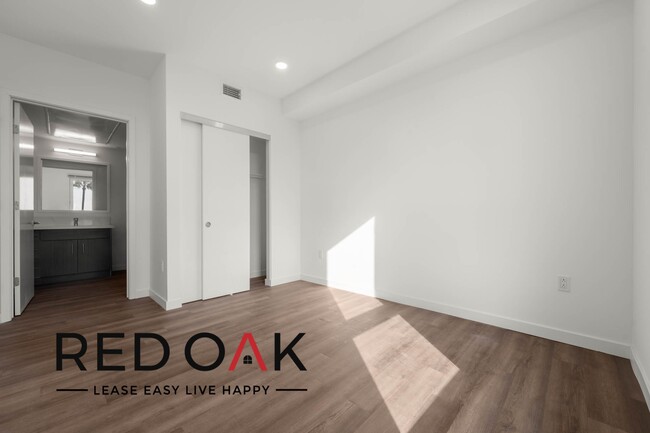 Building Photo - Modern Two Bedroom Penthouse with Tons of ...