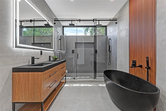 Building Photo - 630 NE 82nd St