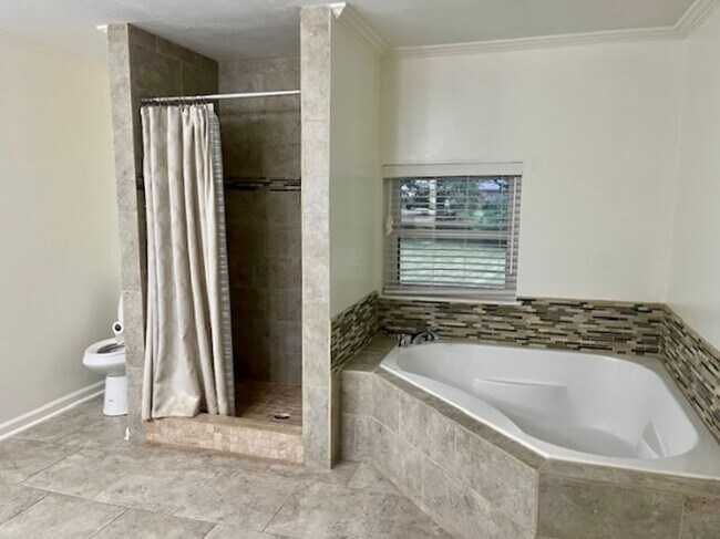 Building Photo - Beautiful 4 bed home in Excellent Location, in City of St. George minutes from new Woman's Hospital