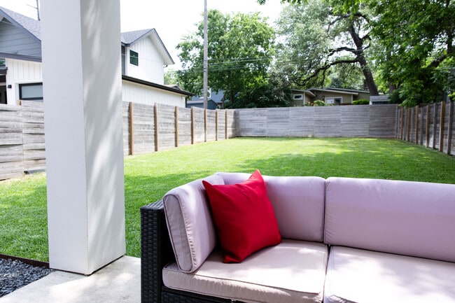 Building Photo - 507 S Park Dr