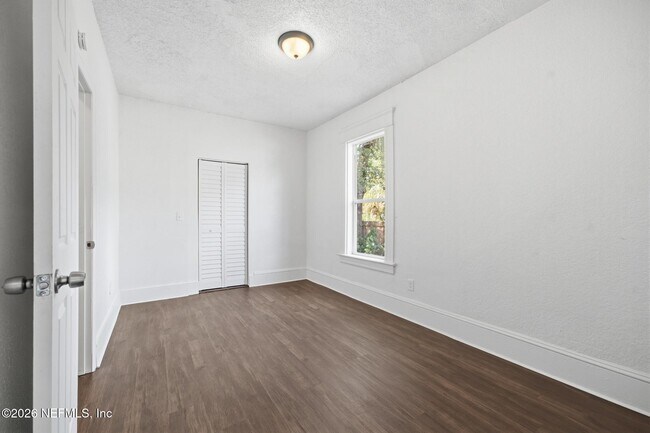 Building Photo - 1123 E 14th St