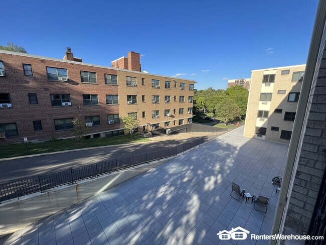 Building Photo - 2928 Dean Pkwy