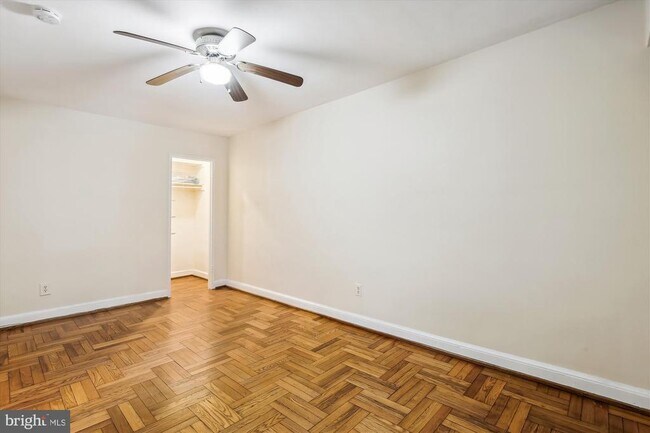 Building Photo - 1320 Fort Myer Dr