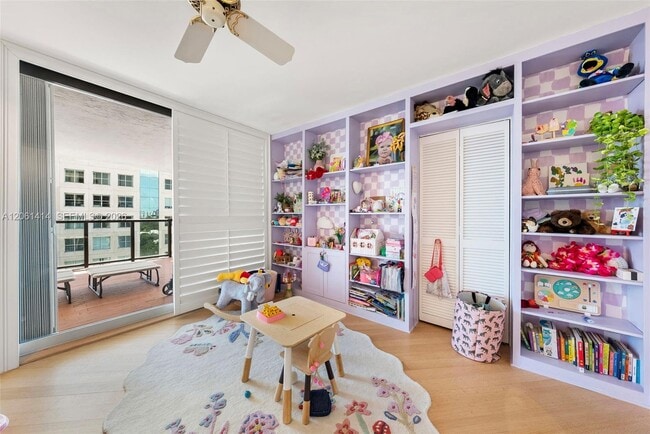 Building Photo - 2575 S Bayshore Dr