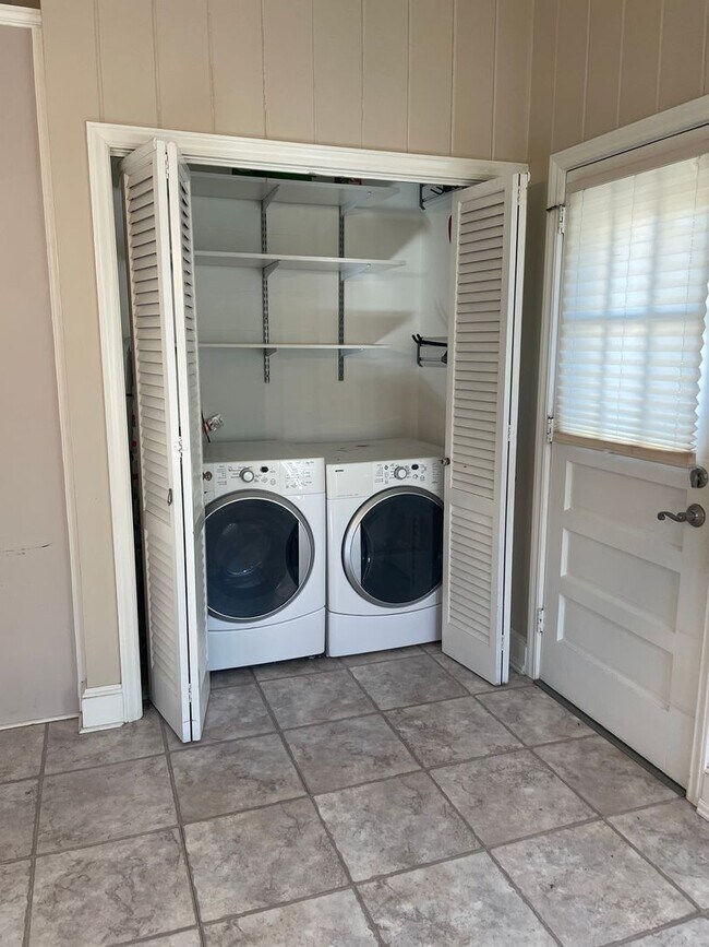 Building Photo - 3 BR Brick Ranch with Fenced Yard in Starmount