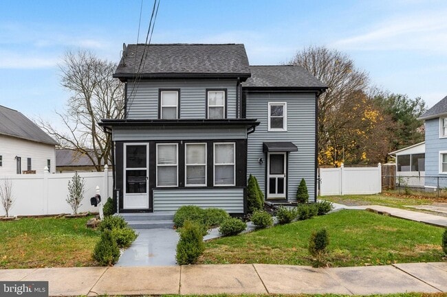 Building Photo - 14 Zane St