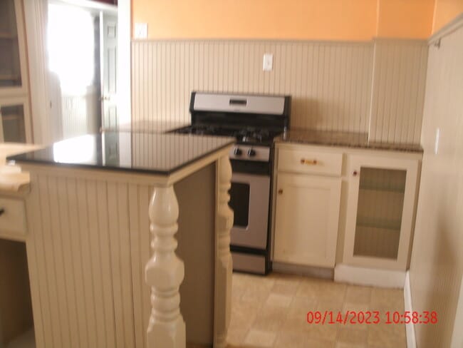 Building Photo - 1056 E 1st St