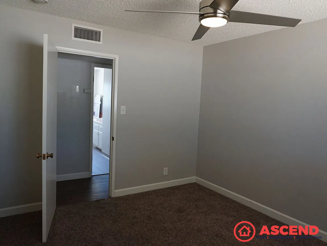 Building Photo - Cozy 3 Bedroom Home Located in Delano!