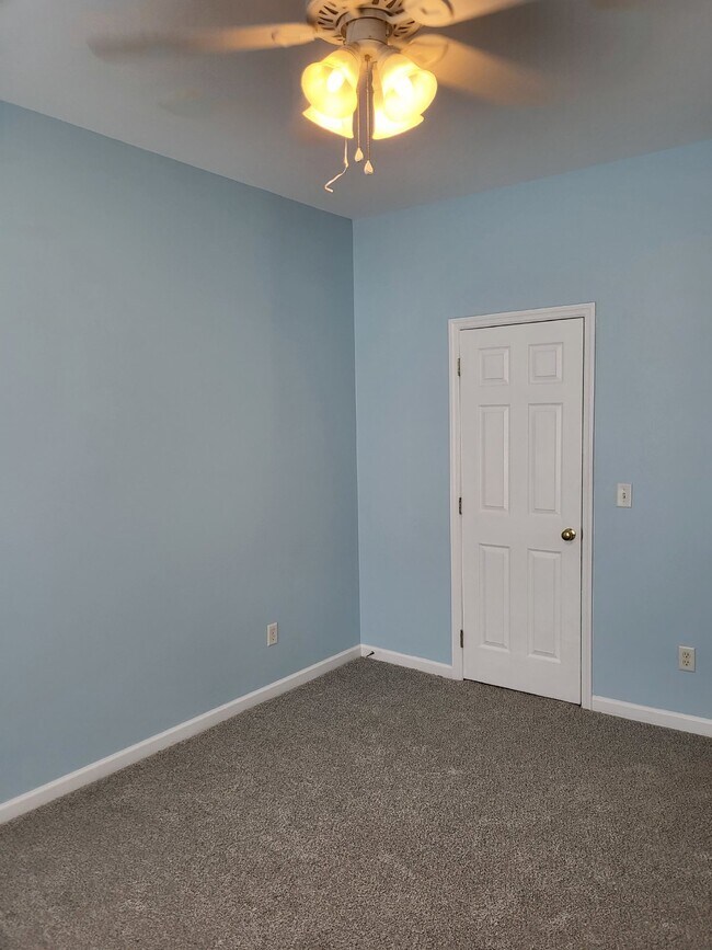 Building Photo - "Charming 2-Bedroom Townhouse on Skillmaster Court with Gleaming Hardwood Floors!"