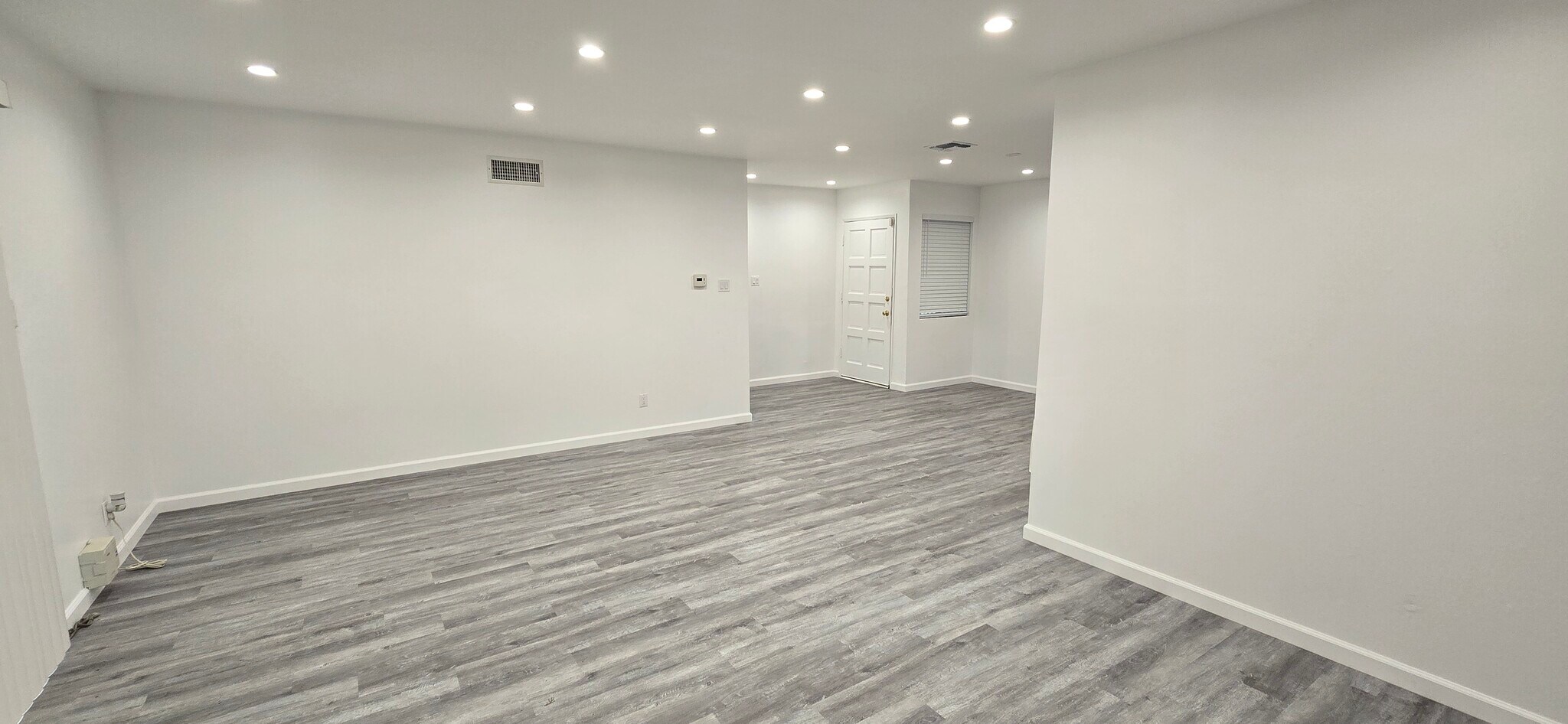 Building Photo - 15707 Ludlow St