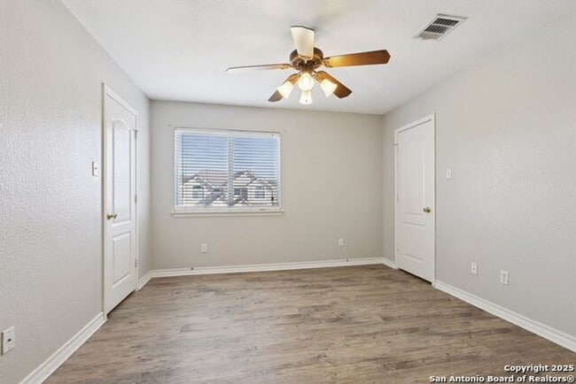 Building Photo - Stunning 4 Bedroom 2.5 Bath home in The Ridge at Lookout Canyon ~ Move in Ready!