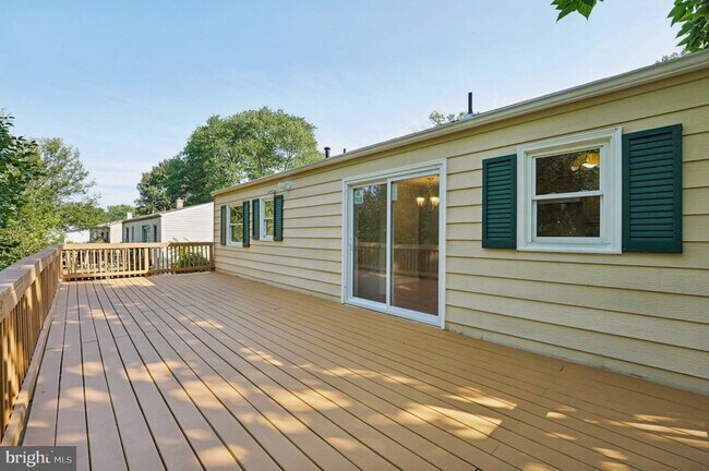 Building Photo - 229 Cabbel Dr