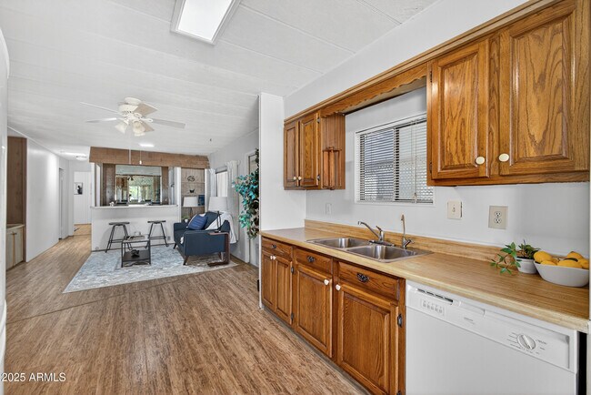 Building Photo - 5807 E Leonora St