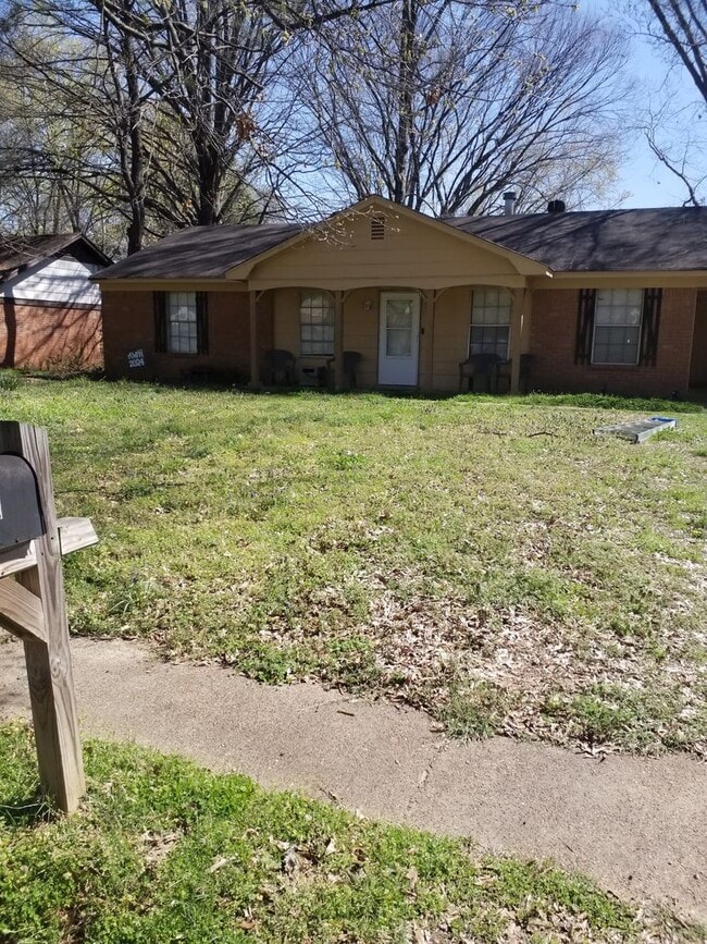 Building Photo - 5782 Patricia Dr