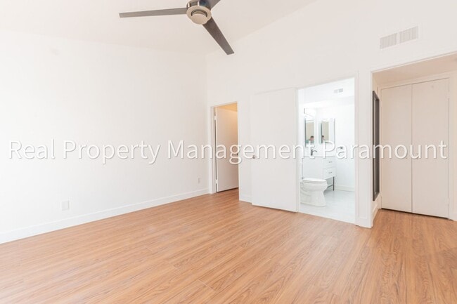 Building Photo - Spectacular 2 Bedroom, 2 Bath Condo with L...