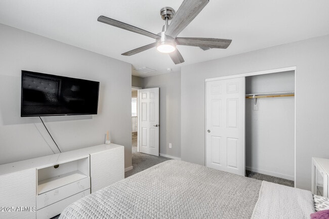 Building Photo - 17635 W Red Fox Rd