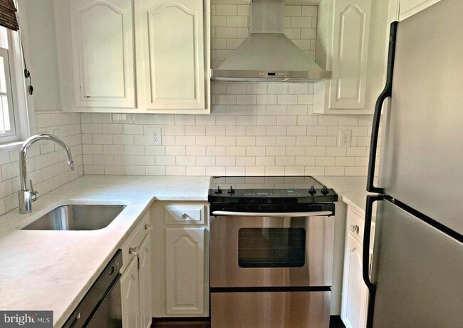 Building Photo - 1040 N Royal St