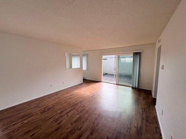 Building Photo - Sh314-316