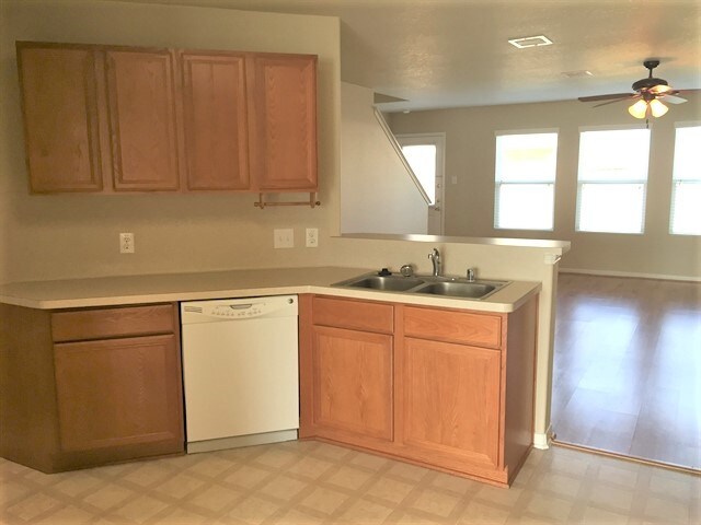 Building Photo - 16842 Blackberry Lily Ln