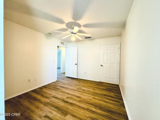 Building Photo - 1402 Lighthouse Rd
