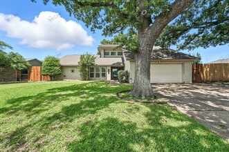 Building Photo - 1903 Reverchon Dr