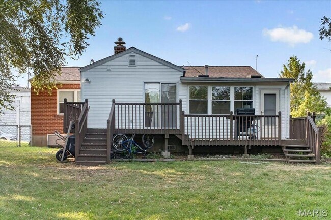 Building Photo - 8561 Everett Ave