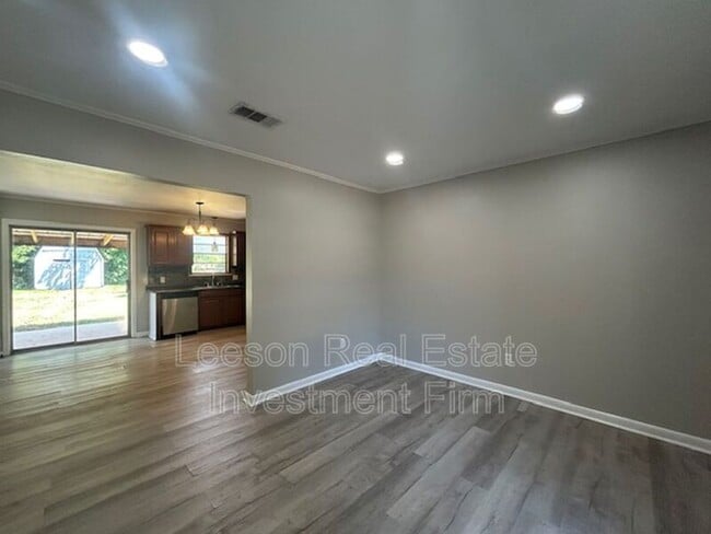 Building Photo - 2107 Orbit Dr
